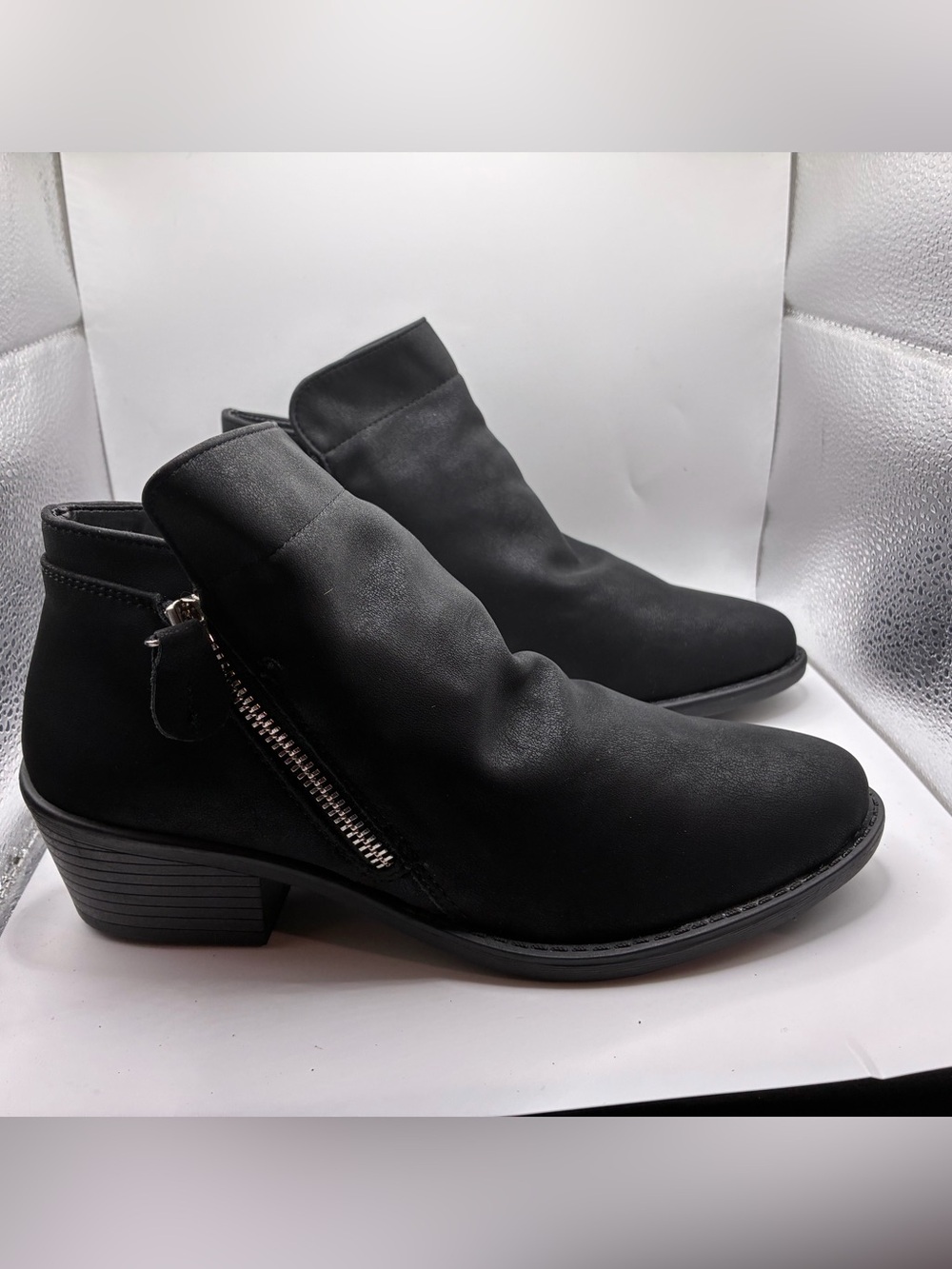 Easy Street Gusto Black Ankle Booties Women’s 6.5 Side Zip Comfort Boots New